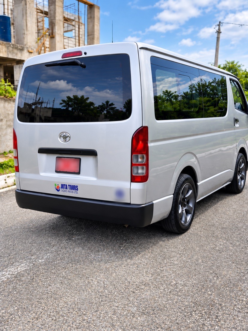 2016 Toyota Hiace photo 3