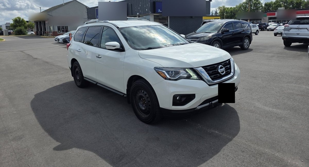 2017 Nissan Pathfinder photo 1